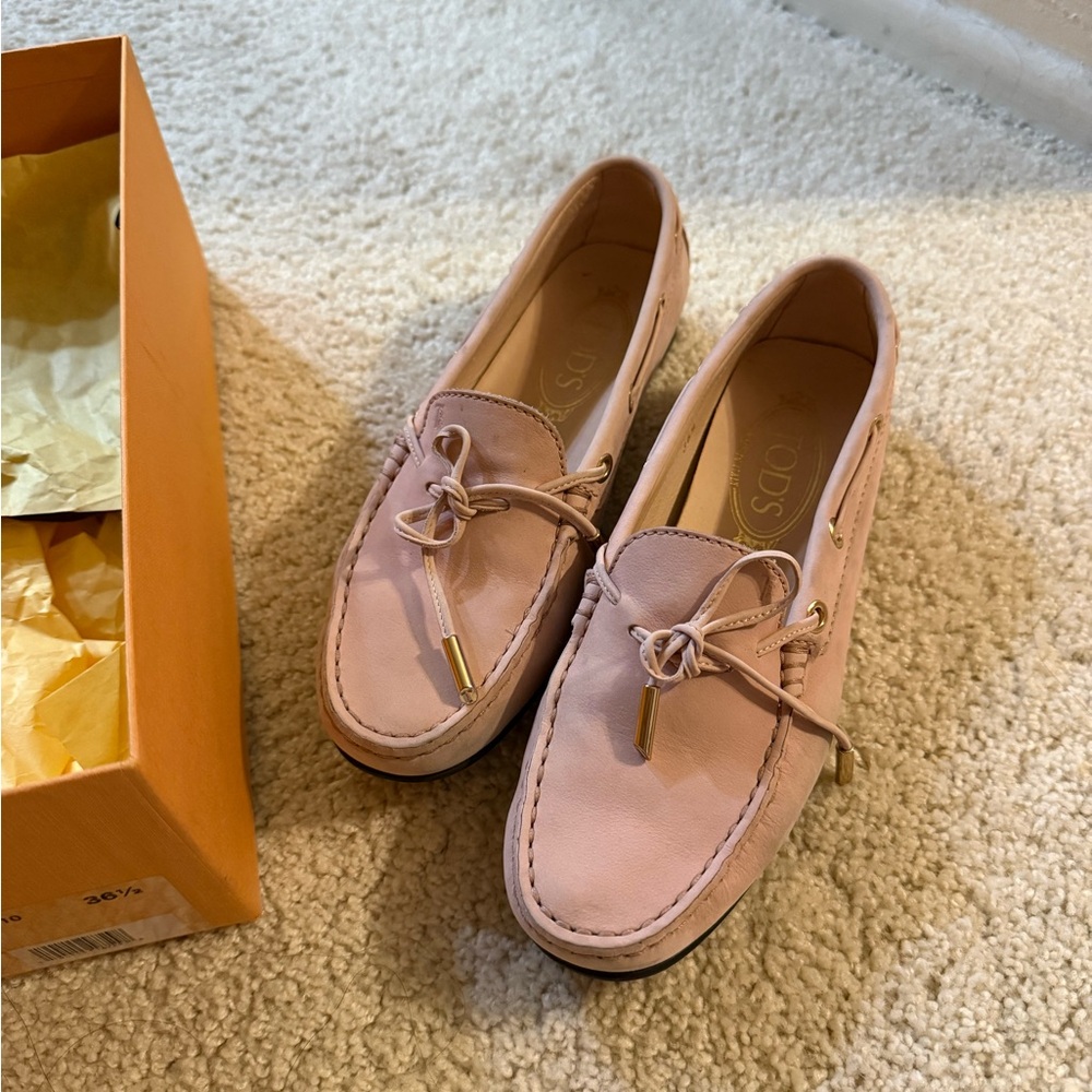Tod's Light Pink Leather Loafers